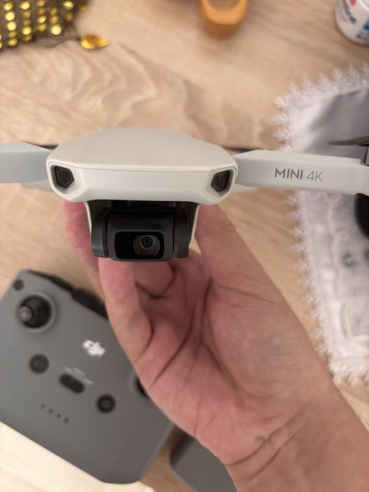 Dji mini 4k 68 цикъла много пазен и има FCC