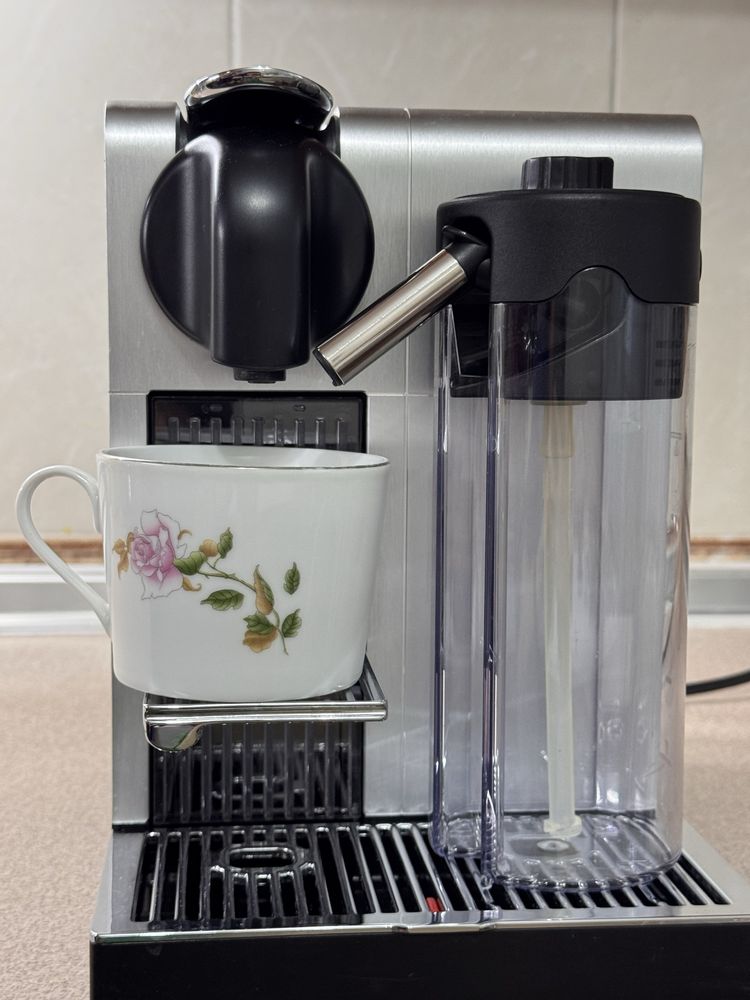 Кофемашина Nespresso Lattissima Pro от De’Longhi