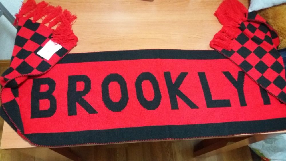 Vand fular gros(dublu) nou cu eticheta pret 20 lei