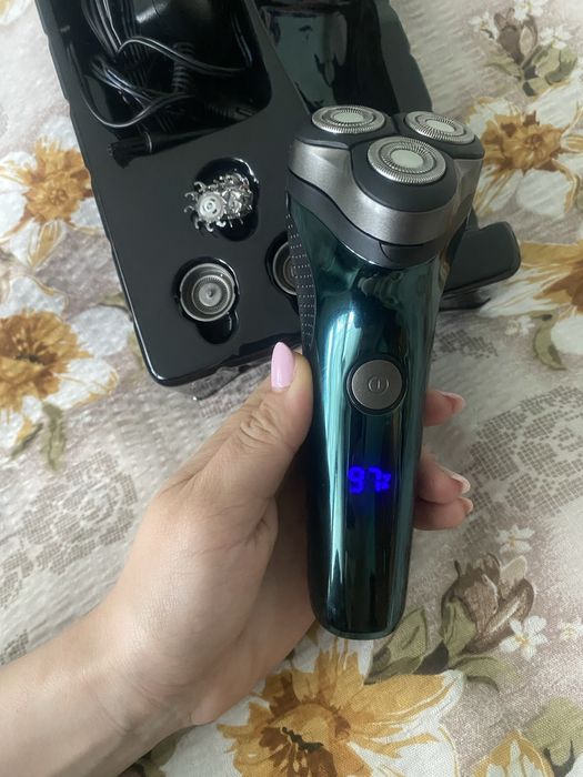 Aparat de ras barbati