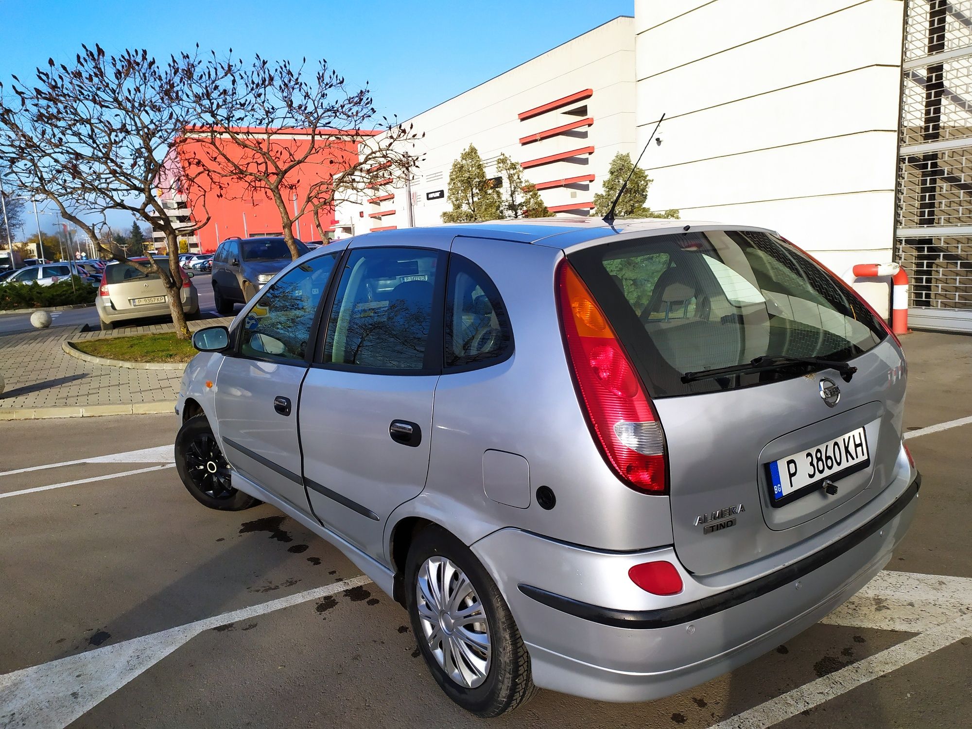 Nisan Almera Tino