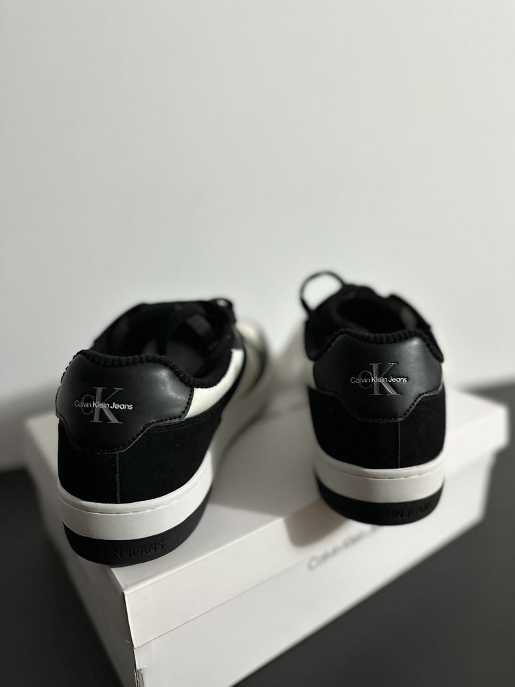 Pantofi Calvin Klein noi, marimea 45!