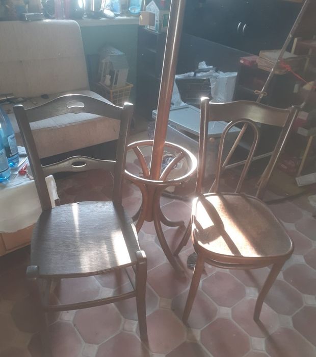 Vand mobila veche,dulapuri,noptiere,cutii de lemn,sufragerii etc Ploie