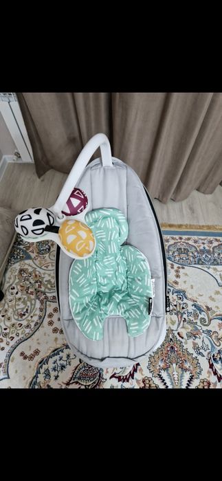 Продам шезлонг 4moms