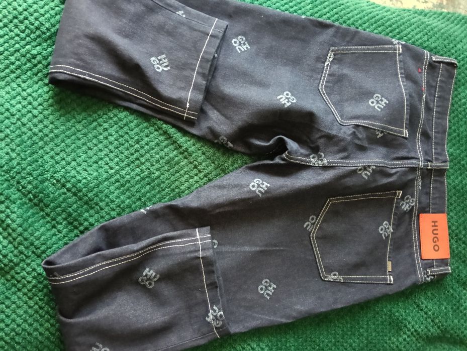 Blugi Hugo mărimea 32 produs nou