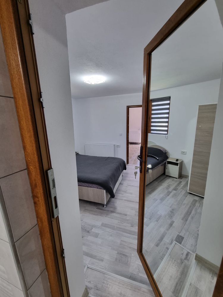 Inchiriez apartament