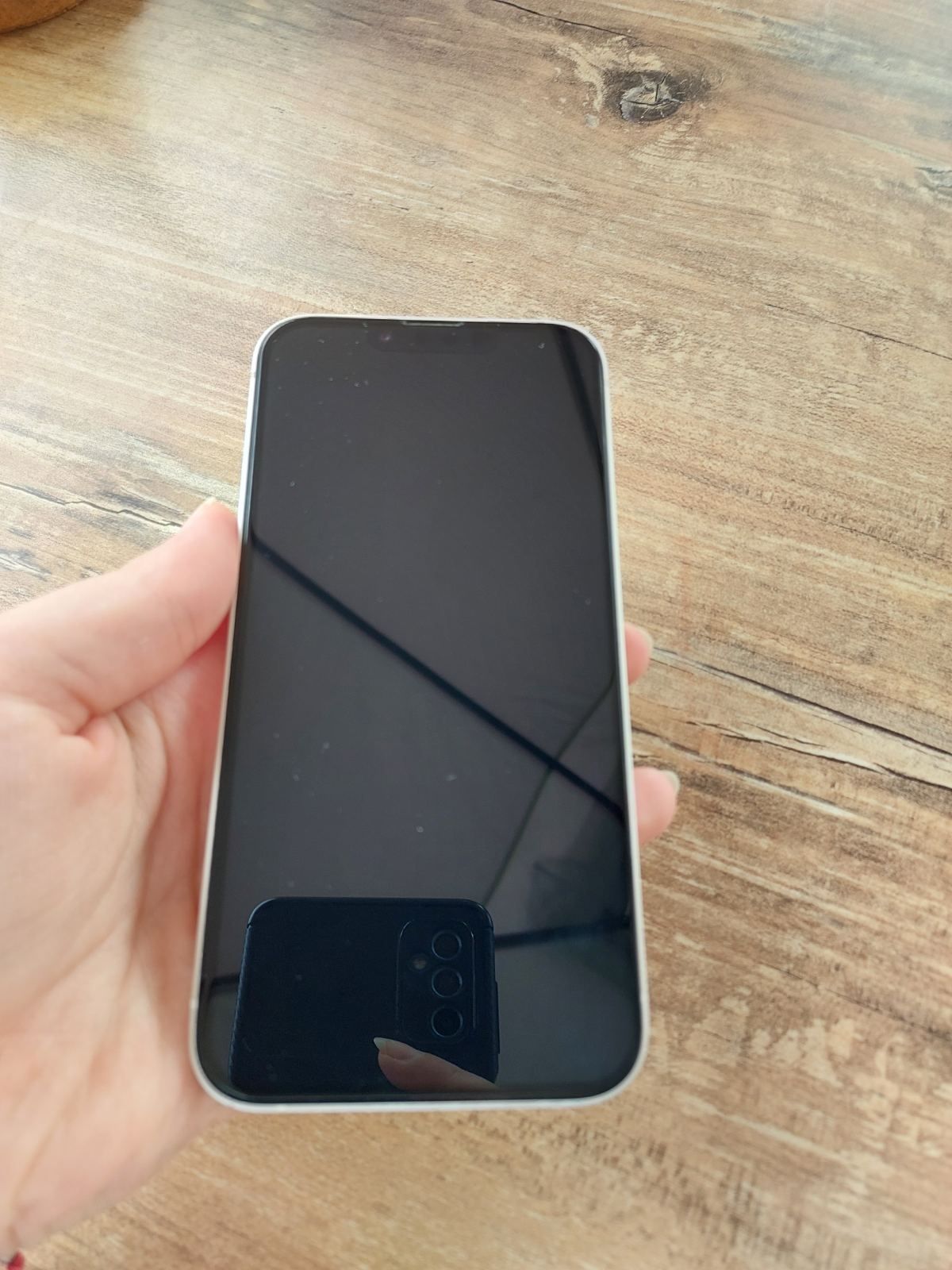 iPhone 13 с подарък 15 калъфки
