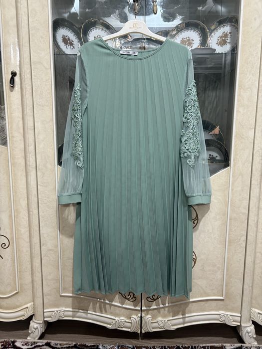 Платье по колено