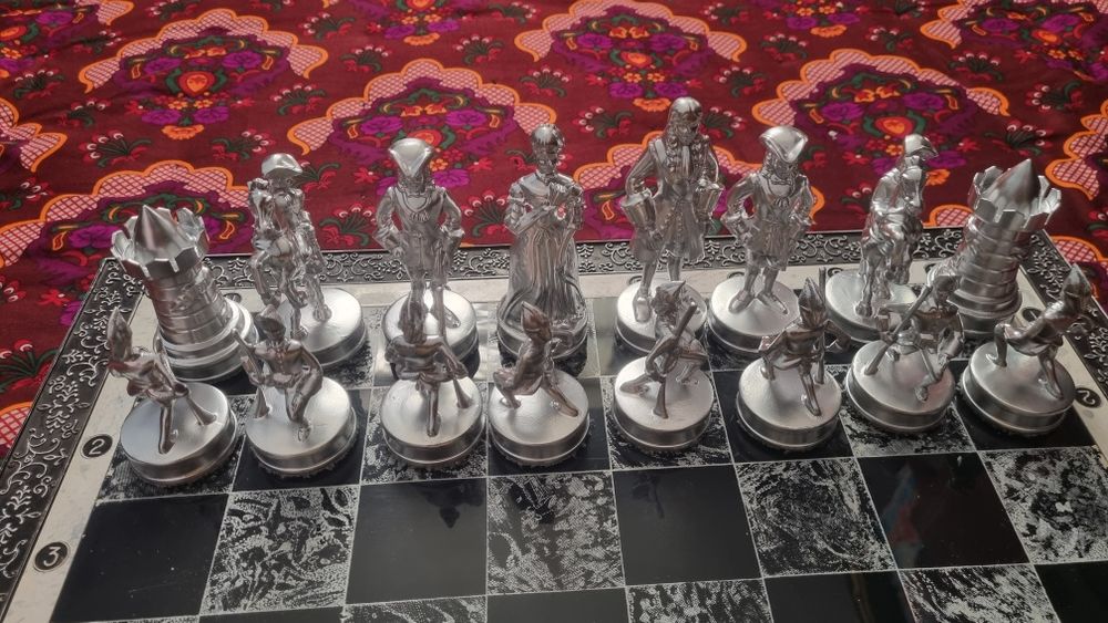 Shaxmat doska legendarniy narxini kelishamiz