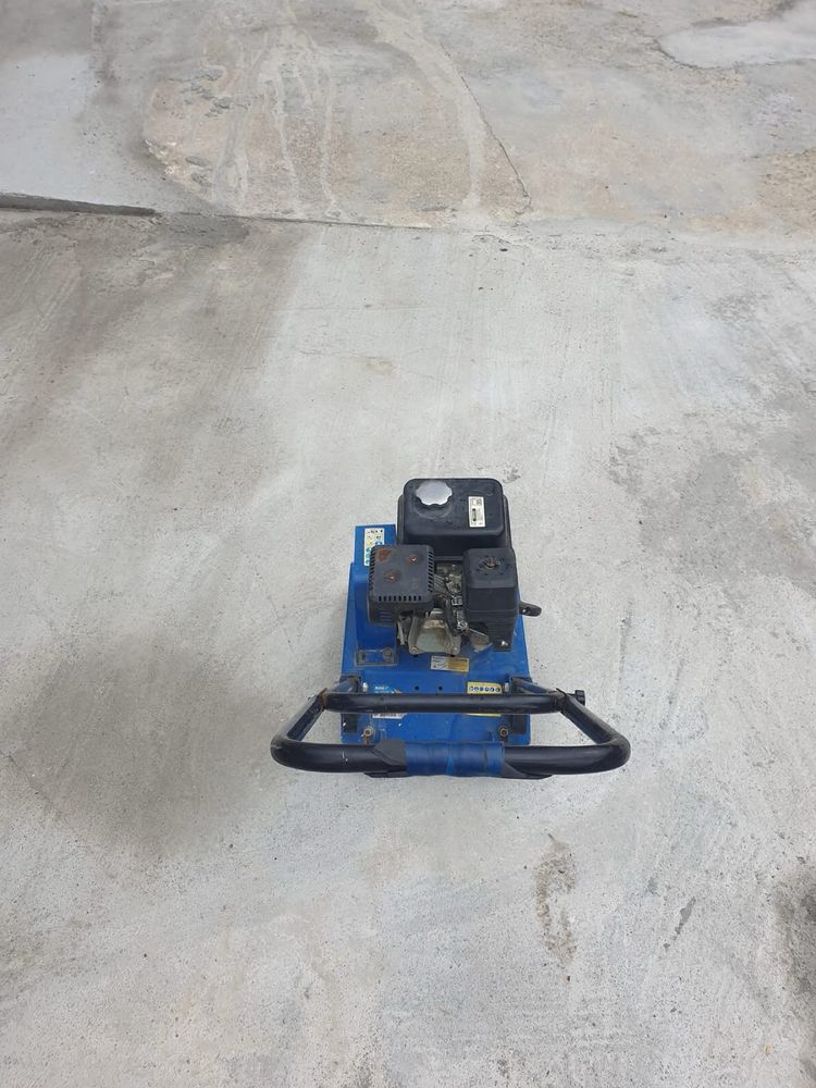 Inchiriez placa vibratoare
