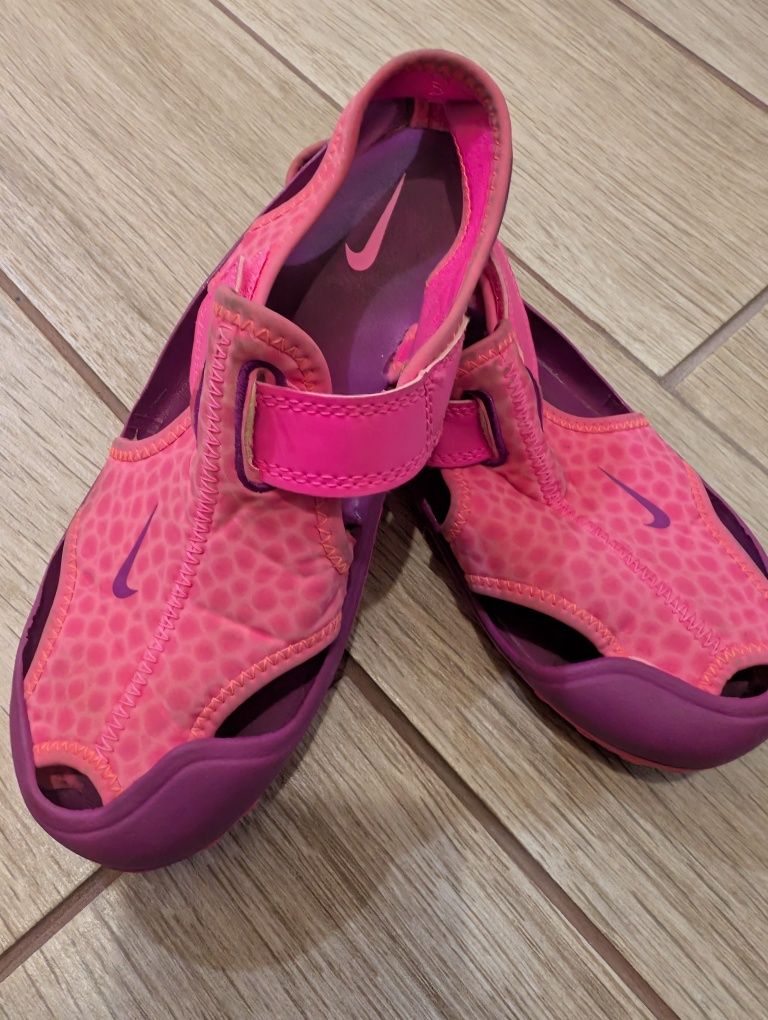 Сандали Nike номер 33.5