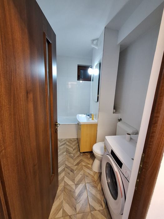 Închiriez apartament cu 2 camere