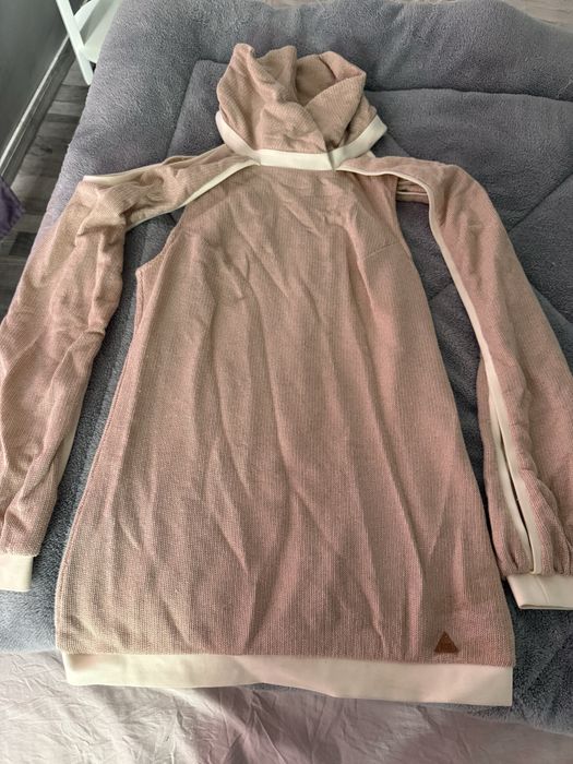 Блузка с голи рамене на Алеса