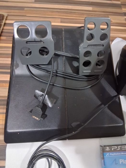 Vând pedale cu volan Logitech,4 jocuri și o maneta de PS3