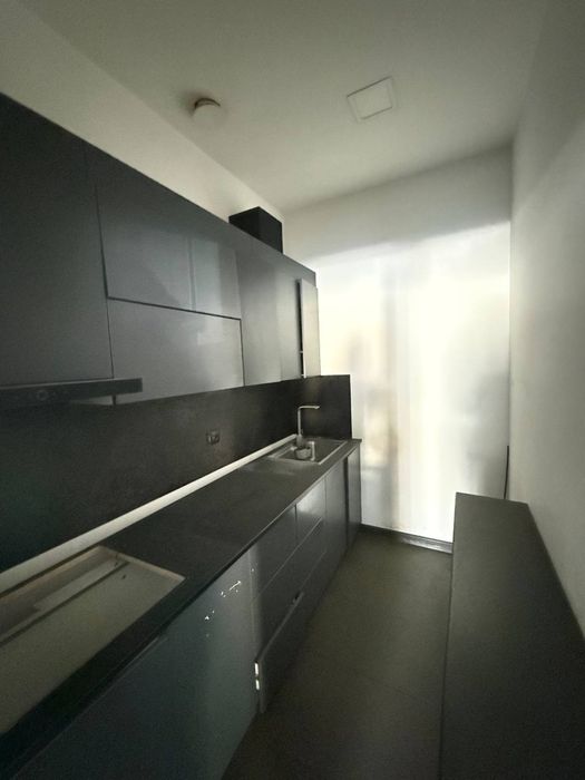 Сдаётся в аренду трёхэтажное здание, первая линия. Лабзак, быв. Динамо