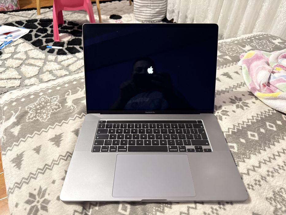Laptop Apple Macbook Pro 16’ i7 16gb 2019
