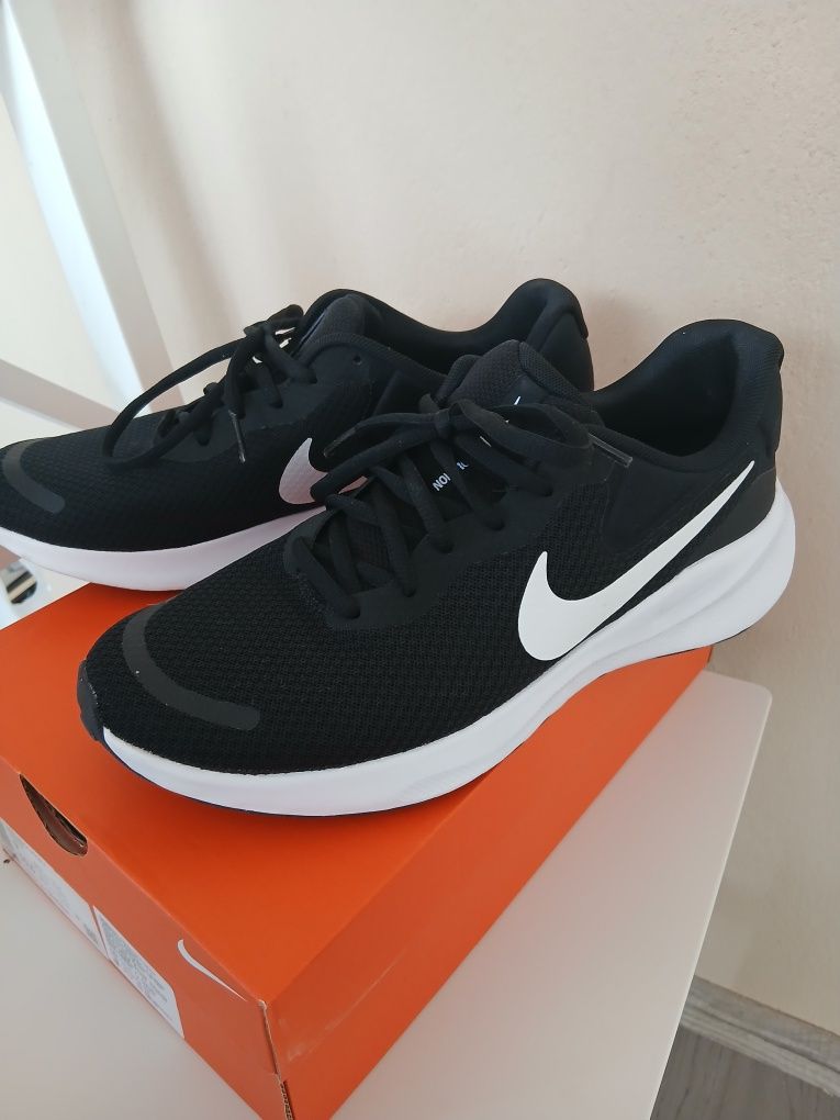 Маратонки Nike 42,5 стелка 27 см