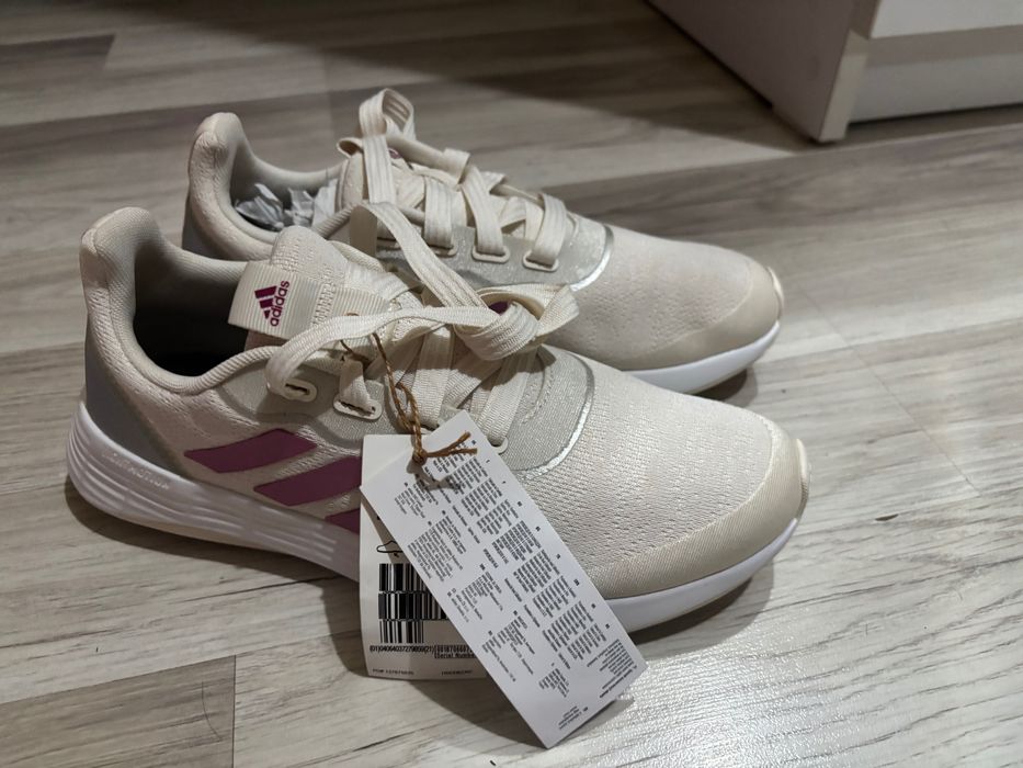 Дамски маратонки Adidas номер 39 1/3