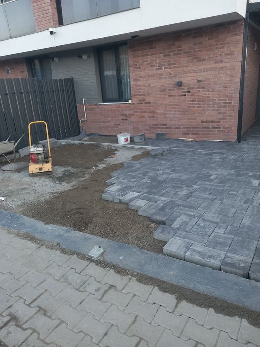 Executam lucrari de montaj pavaj si reparati