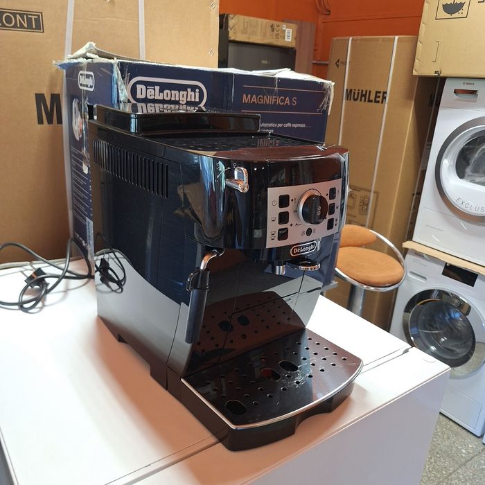 Делонги Магнифика S кафе машина - гаранция 6 месеца