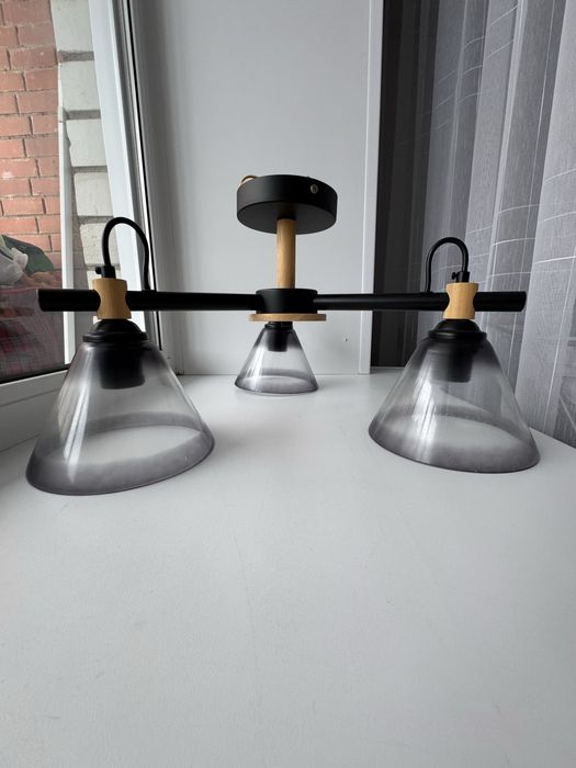 Продам люстру черная с деревом