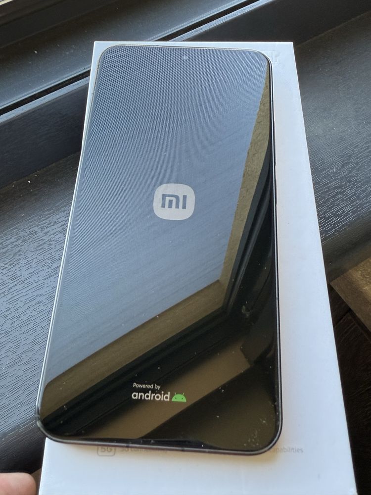 Продавам GSM Xiaomi 13-8GB RAM-256 GB памет-2 SIM