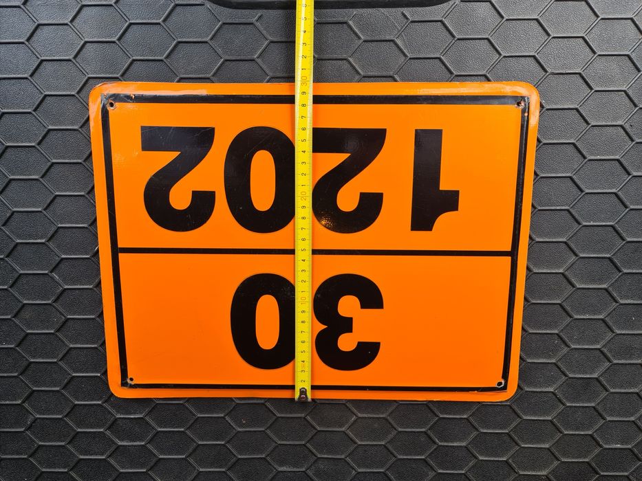 Метални табели .