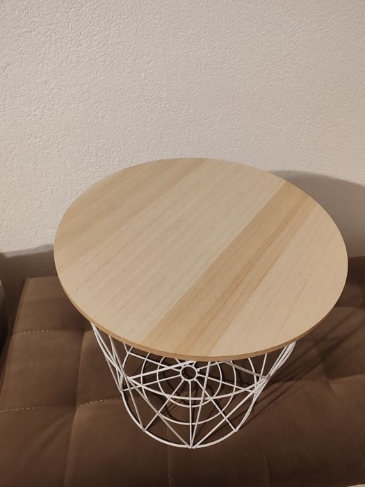 Помощна метална масичка