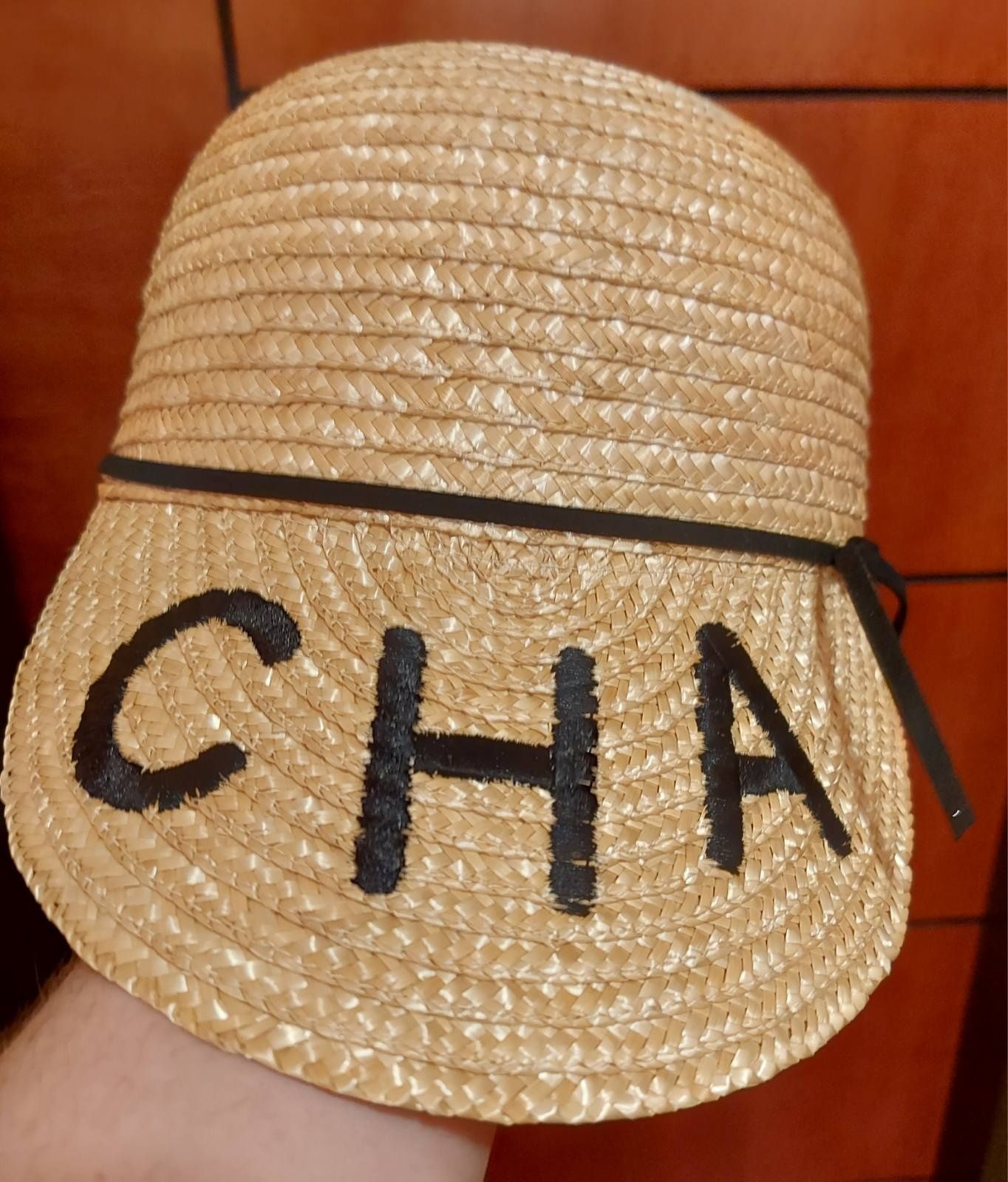 Плажна шапка на Chanel