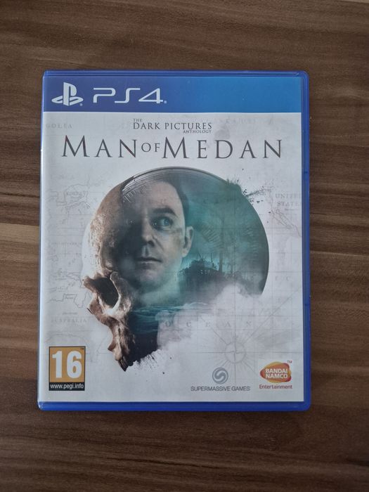 Vând consolă PS4 Pro 1TB + 7 jocuri