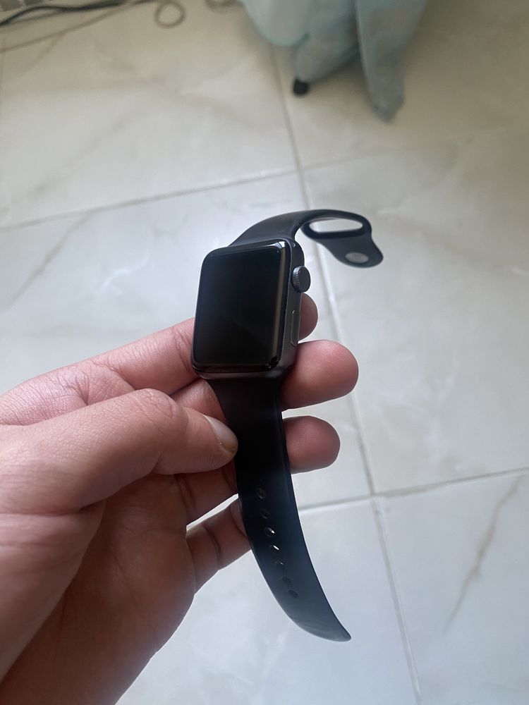 Продам Apple watch 2 42mm в хорошем состояний.