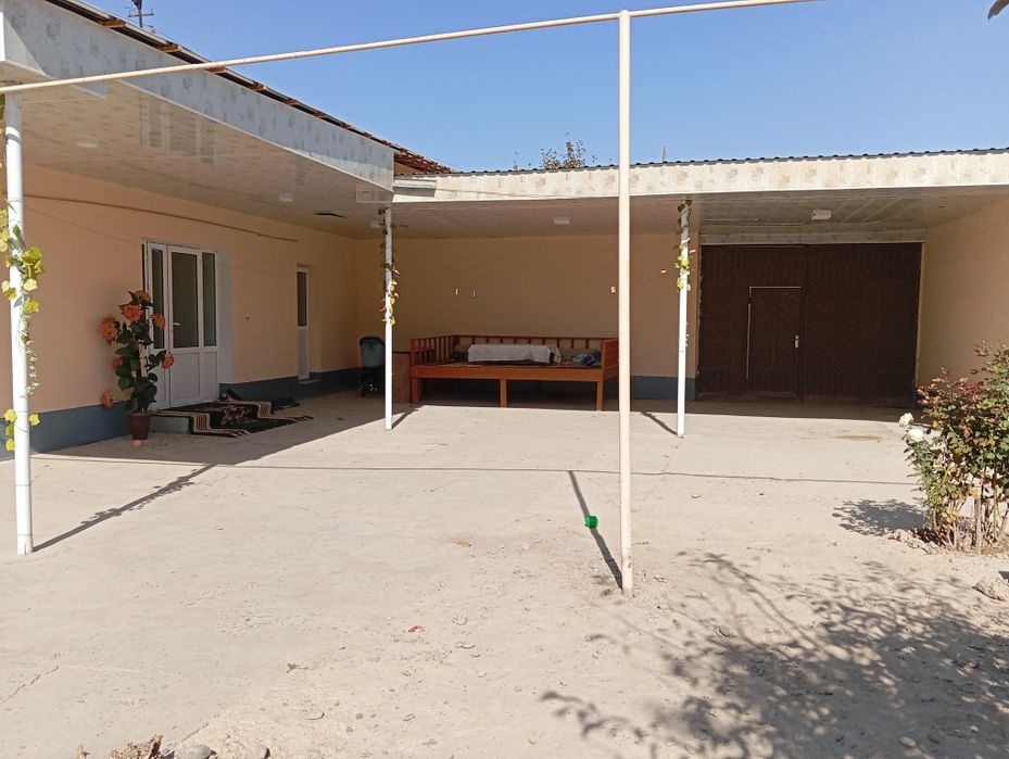 Sirdaryo shaharda hovli uy sotiladi 68.000$