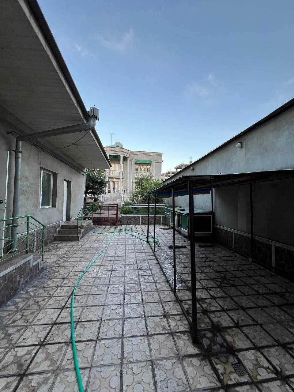 1 линия продается дом мирзо улугбек ор чайхана салом соток9,3 Фасад14м