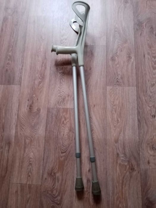 Костыли с подлокотником, б/у