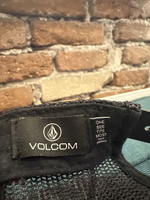Шапка с козирка Volcom