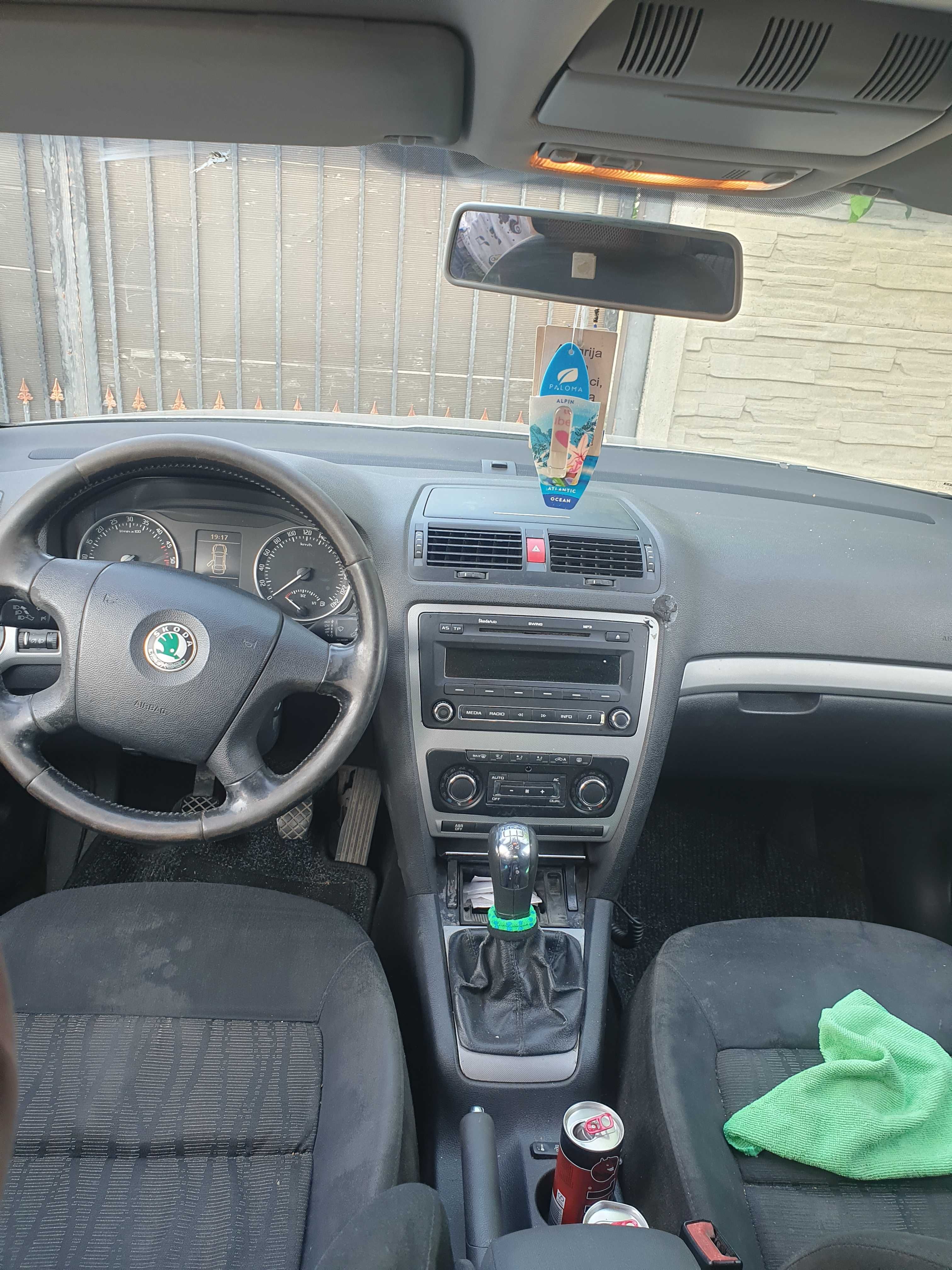 Vand skoda octavia 2 facelift 1.9 tdi 2010 sau Golf 6 1.2 tsi 2012