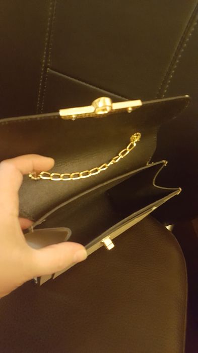 Нова бежова чантичка