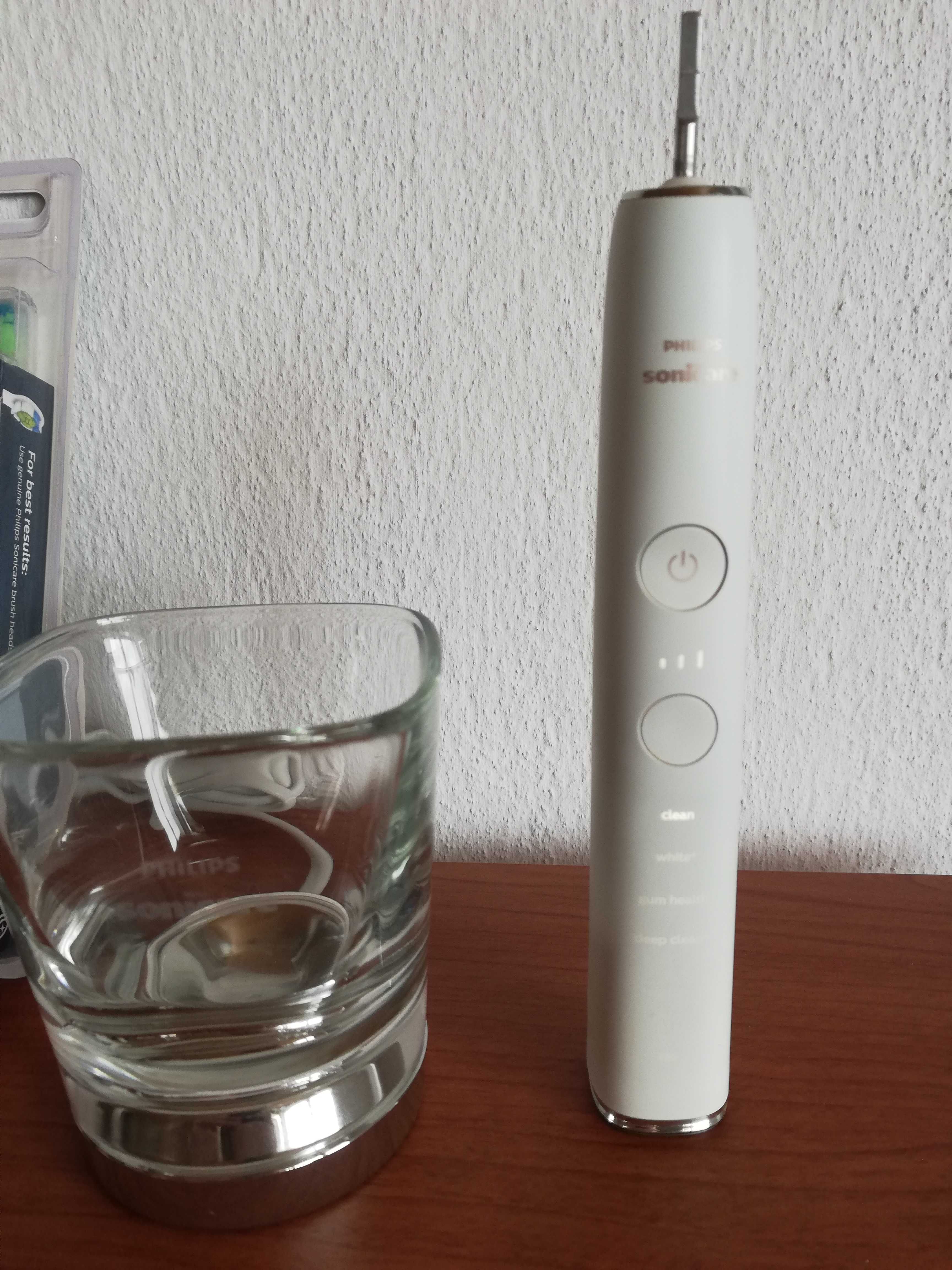 Philips Sonicare DiamondClean HX992 четка за зъби 62000дв. в минута