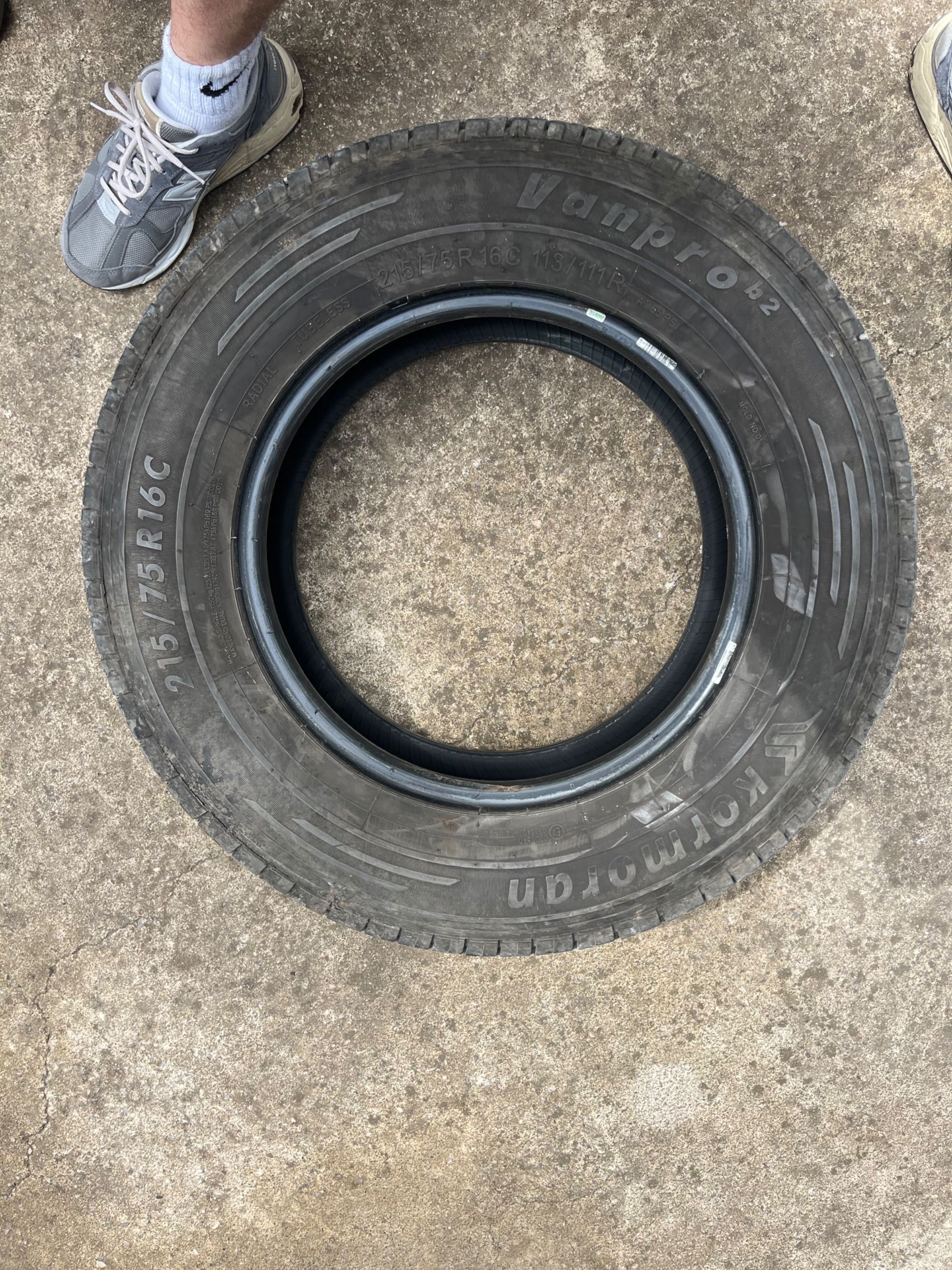 две гуми от кемпер Kormoran Vanpro b2 215/75 R16 C  allseason