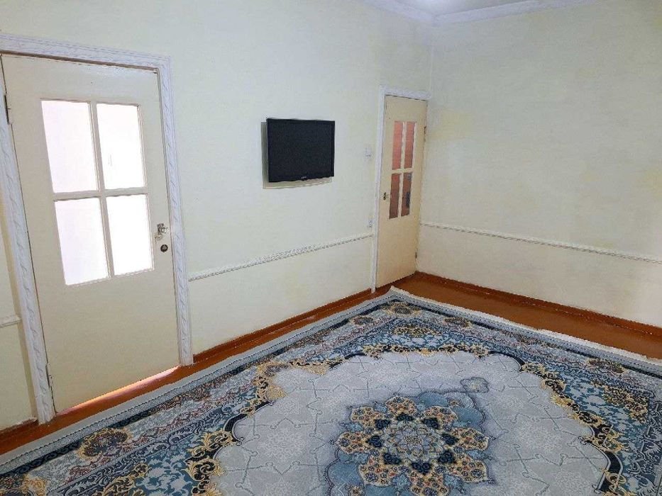 Срочно своя квартиру 1в2/2/4 без маклер Эко базар м.Феруза