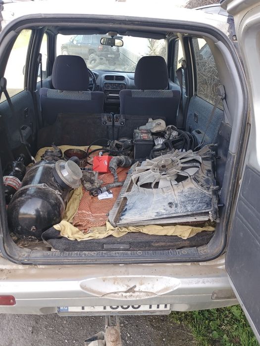 Dayhatsu Tereos на части