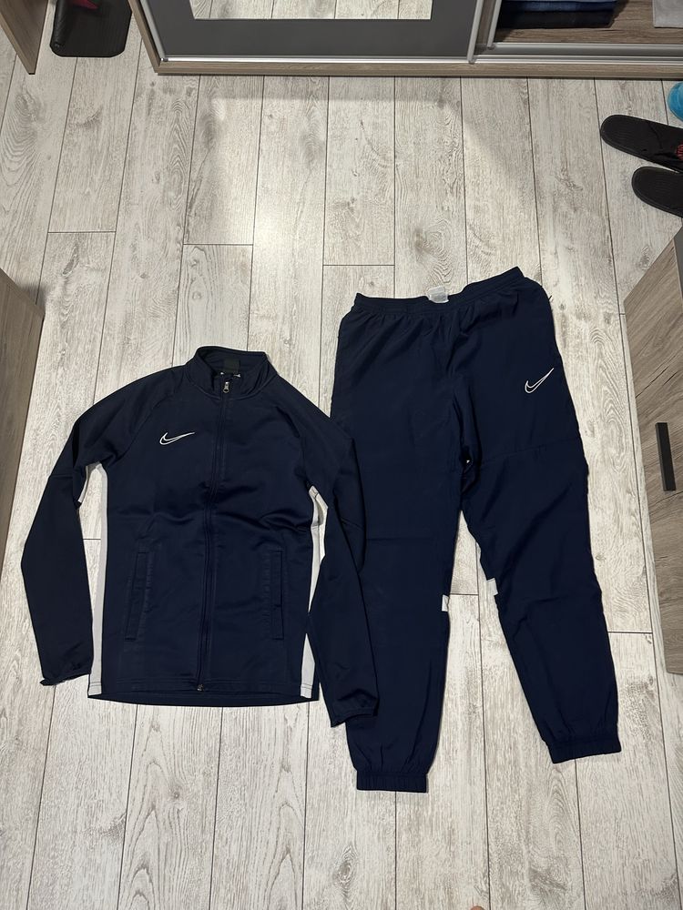 Екип Nike (оригинален)