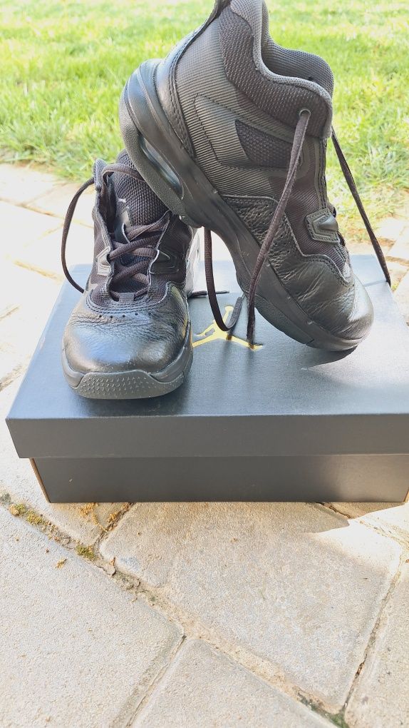 Pantofi Jordan Stay Loyal 3 marimea 35.5