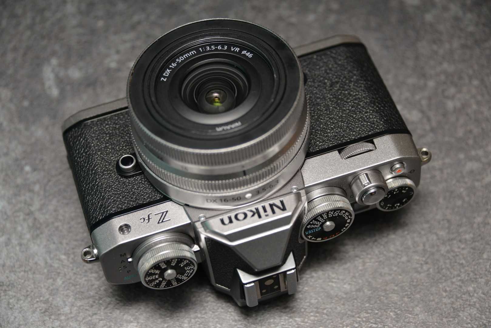 Nikon Z fc - 6304 cadre, cu Nikon 16-50mm 3.5-6.3 si geanta transport