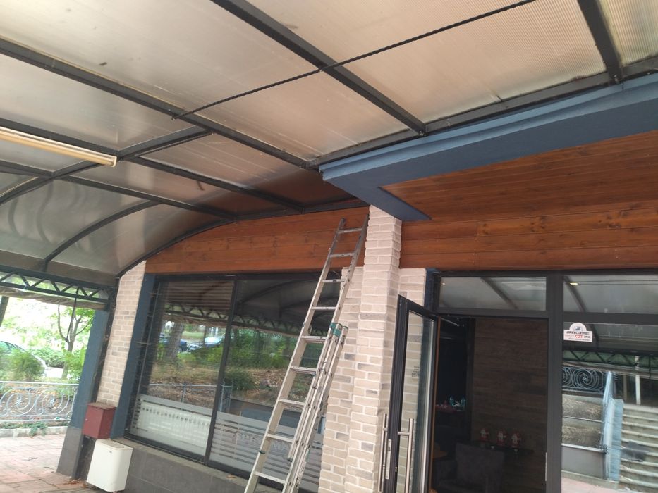 Продава слънцезащитен навес