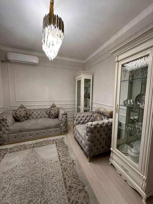 Продается двух уровневая квартира