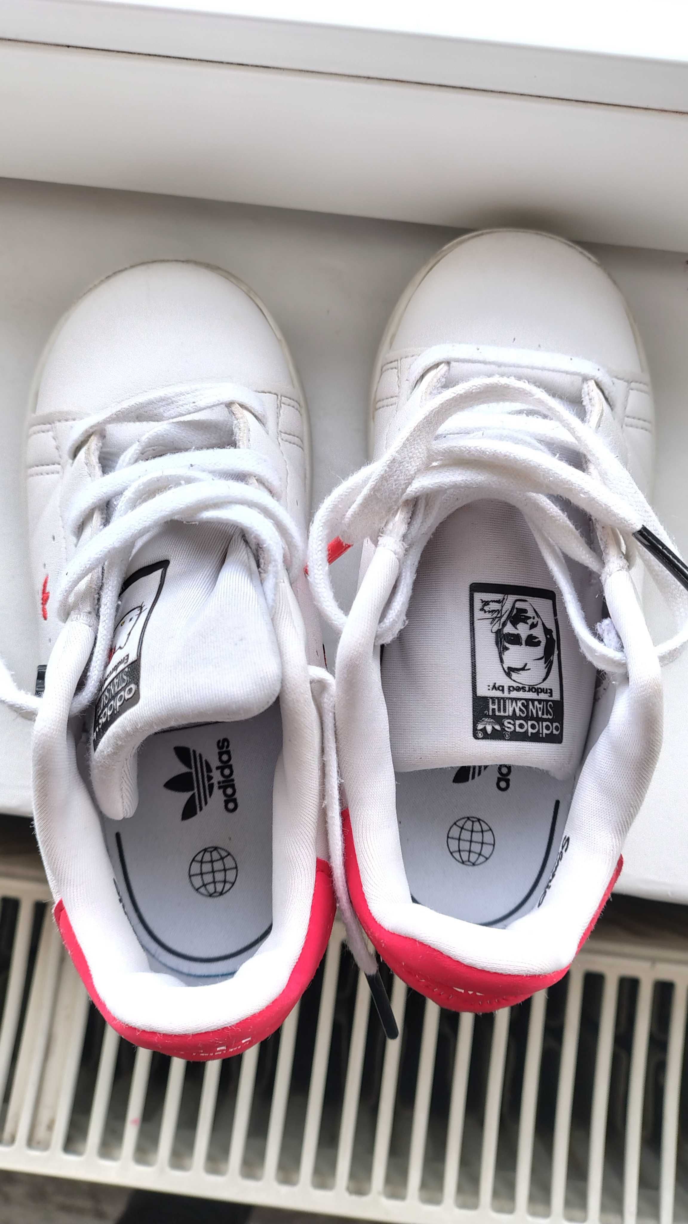 Adidas original mărimea 26 jumătate dar merge pe mărimea 28