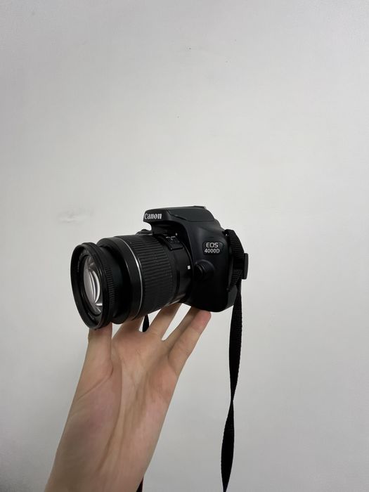Продам фотоаппарат Canon 4000D