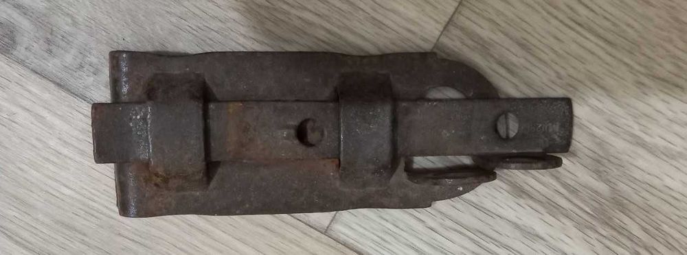 Продам задвижки на двери сарая с петлями под замок