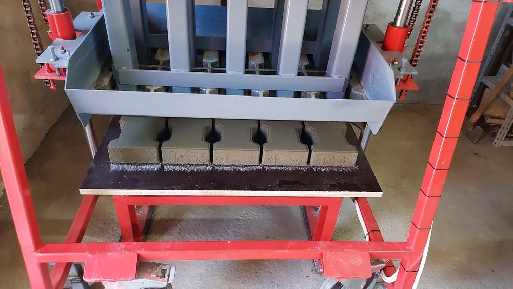 Presa pavele/ borduri/boltari